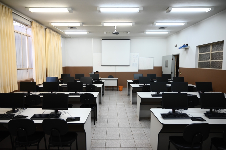 LABORATÓRIO DE INFORMÁTICA