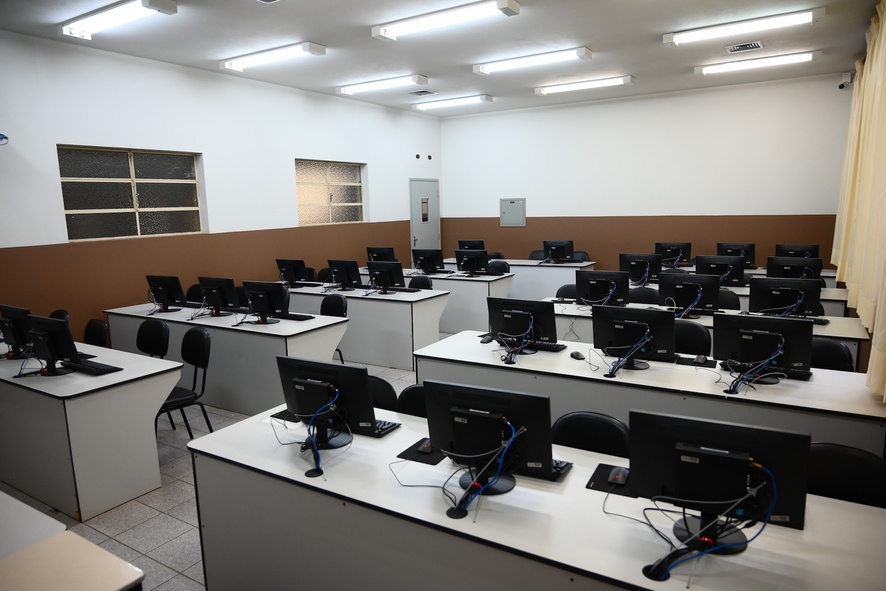 LABORATÓRIO DE INFORMÁTICA